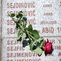 (srpski) 23 godine od genocida u Srebrenici – Država Srbija da okonča odugovlačenje sudskog postupka i da prestane da omalovažava i umanjuje zločin